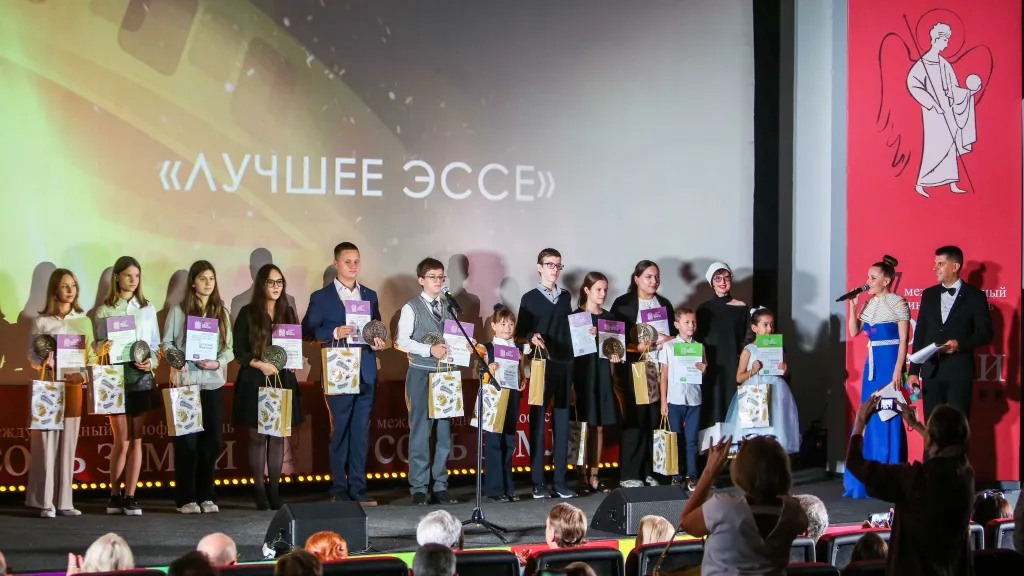 predstaviteli-kinoindustrii-poznakomilis-s-tvorchestvom-rezhisserov-stran-briks-na-festivale-sol-zem4.jpg