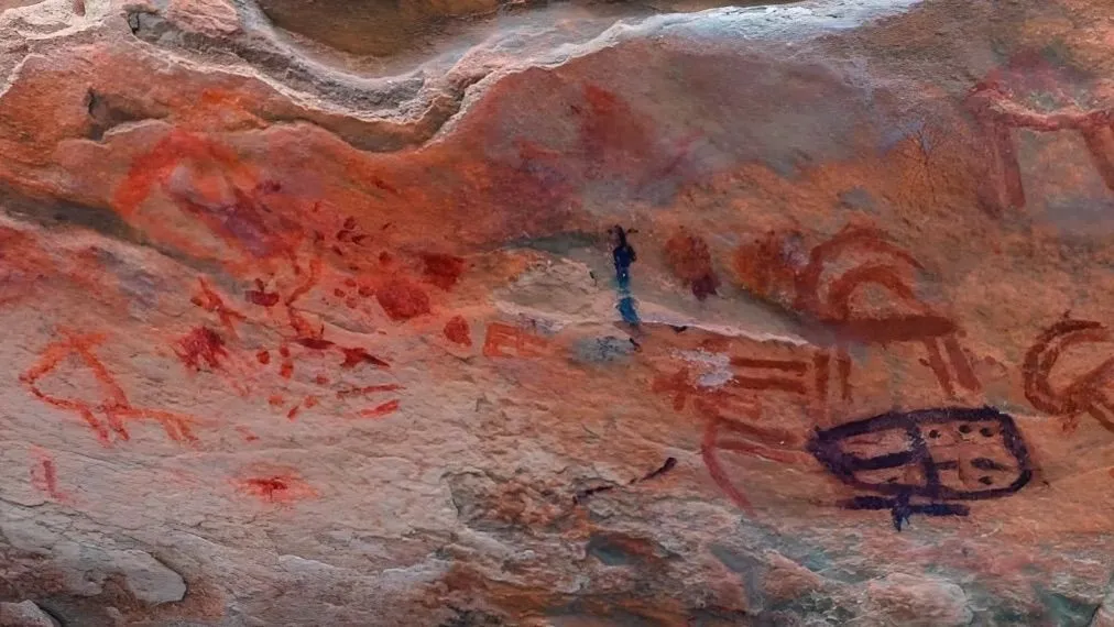 Imagens mais antigas, feitas com tinta vermelha.jpg